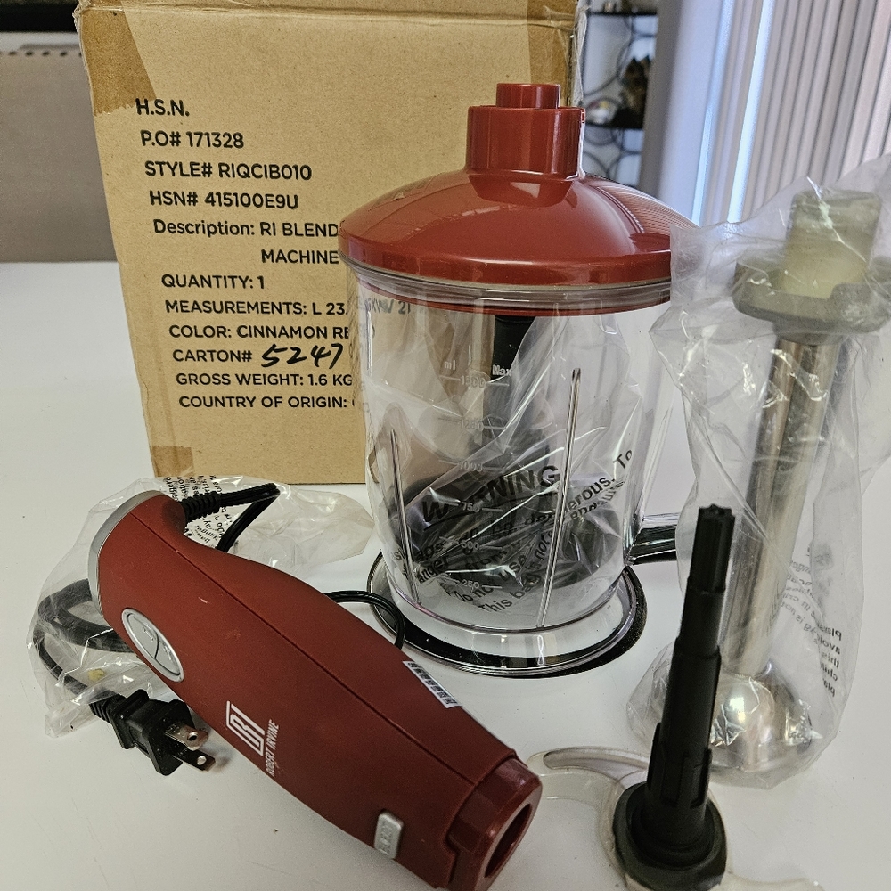 Blend anything machine in CinnamonRed, new in the box